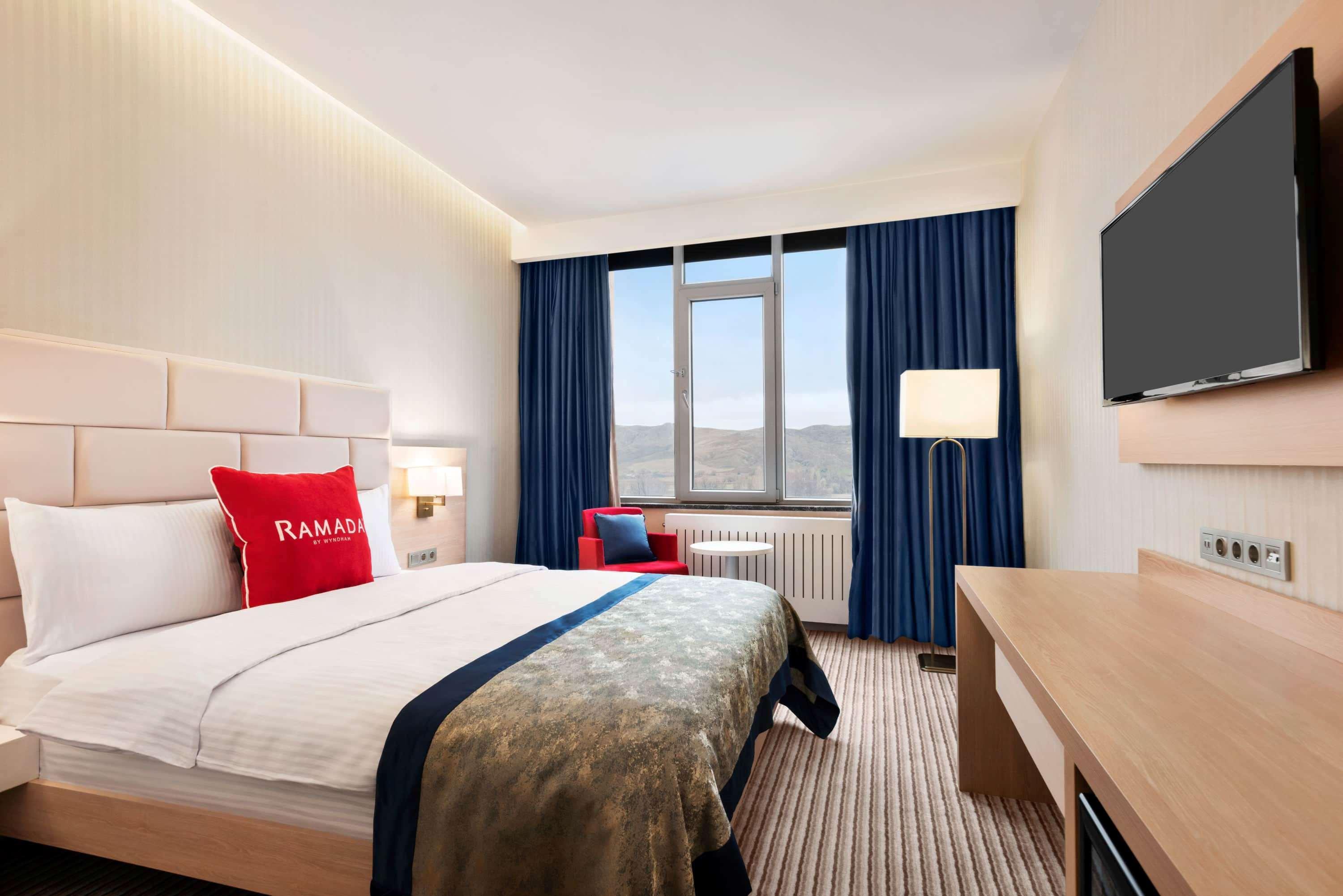 Hotel Ramada By Wyndham Sivas Extérieur photo