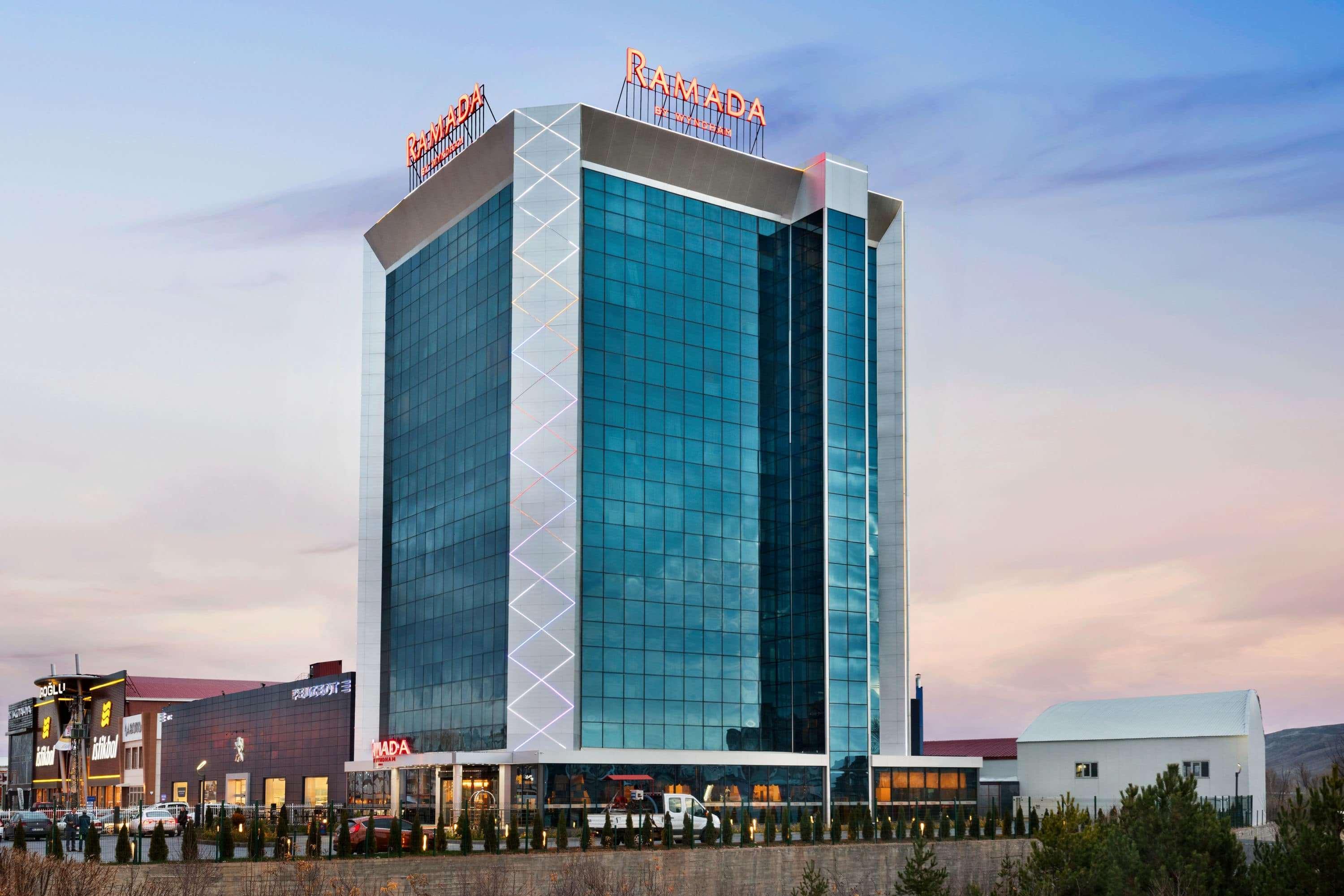 Hotel Ramada By Wyndham Sivas Extérieur photo